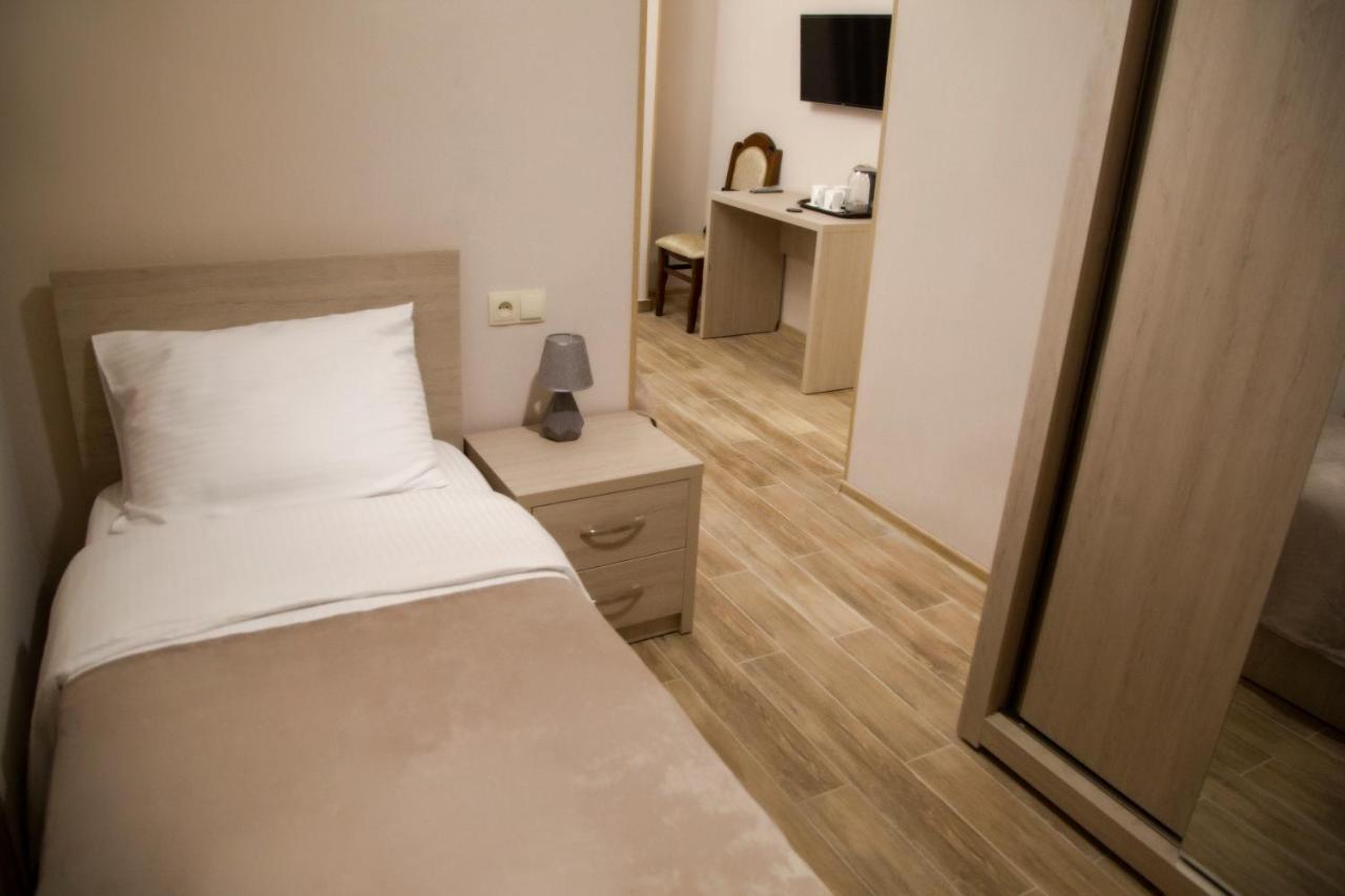 Family Hotel Triston Tbilisi Exterior foto